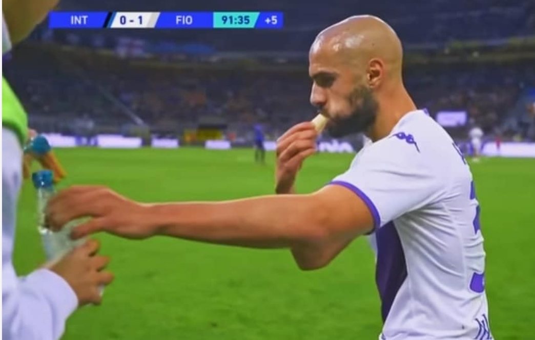 فيديو :     لاعب يدعي الإصابة لمنح أمرابط فرصة الإفطار خلال مباراة فيورنتينا وأنتر ميلان