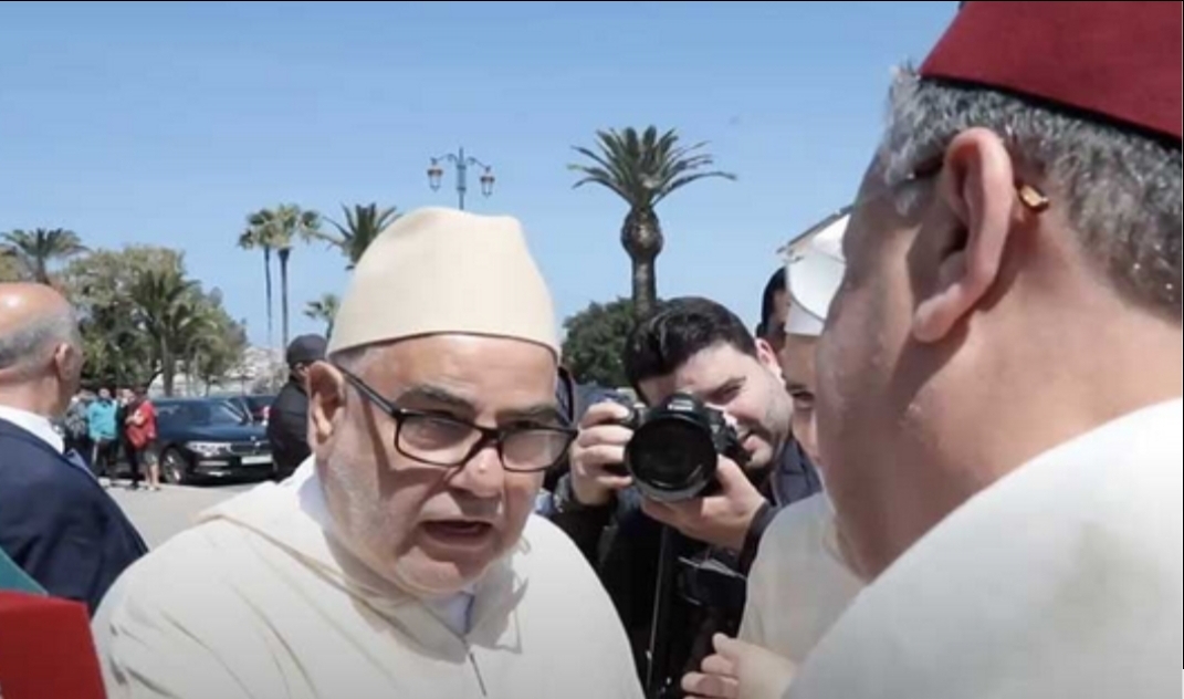 بجانب قبر محمد الخامس … بنكيران لوهبي:    واش حنا فهاد الظروف ونتا تتكلم على ممارسة الجنس وعدم معاقبة الزناة