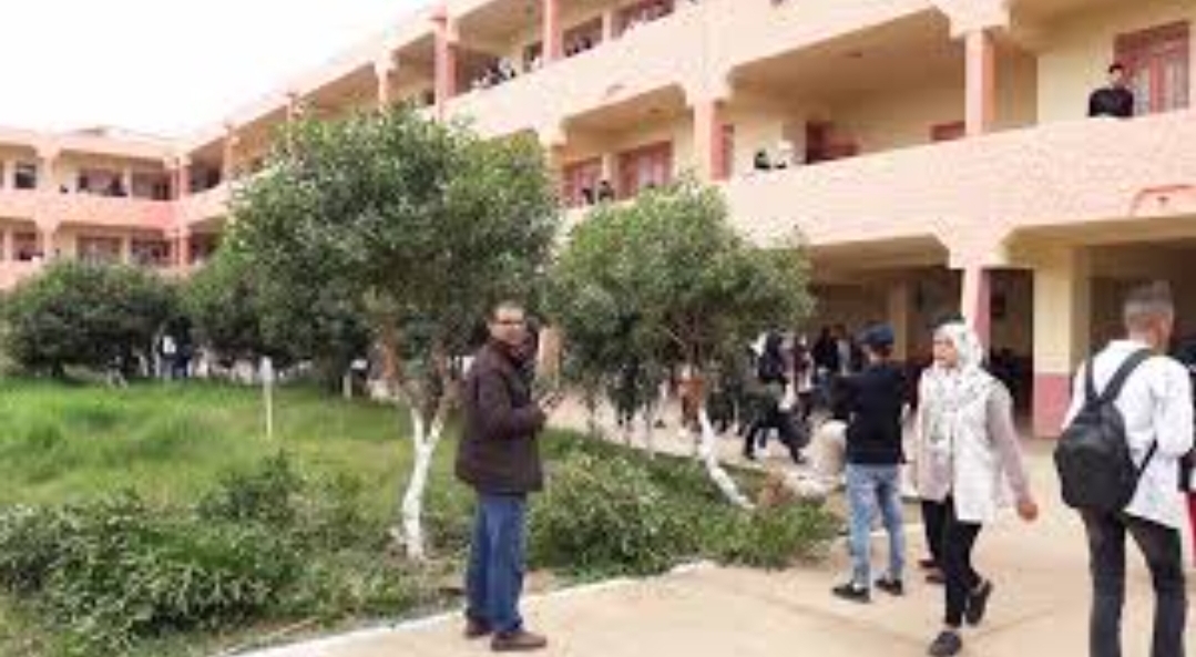 فوضى وتجاوزات خطيرة داخل ثانوية إبن سيناء بأزغنغان والمدير يغلق الأبواب على التلميذات بمكتبه وغرباء يقتحمون “الداخلي”