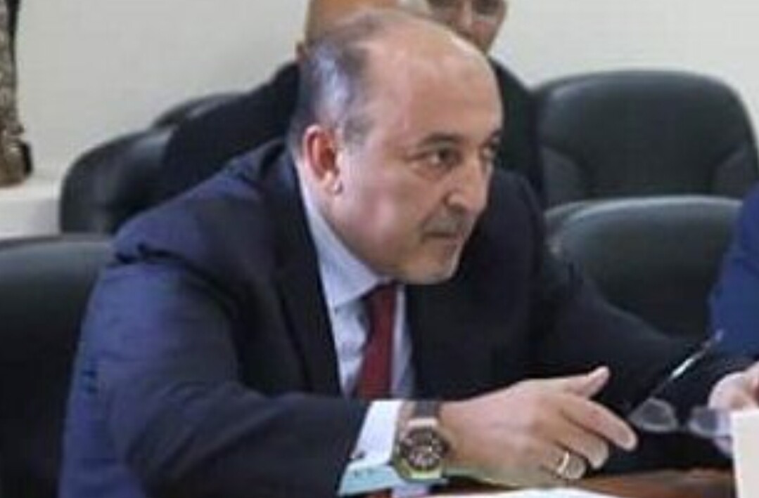 الداخلية تباشر إجراءات عزل رئيس جماعة بوزنيقة بسبب “النفايات”
