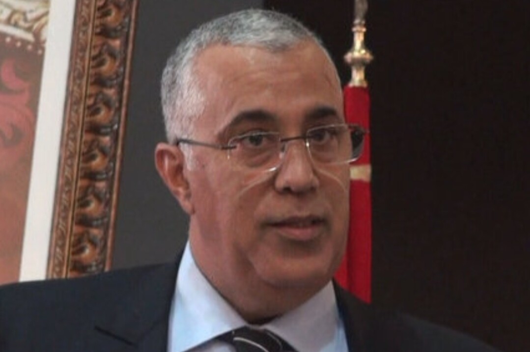 والي جهة الشرق الجامعي يصنع الحدث مجددا … ويتدخل للإفراج عن شاحنة تم توقيفها بميناء بني أنصار كانت تحمل مواد غير مسموح بها !