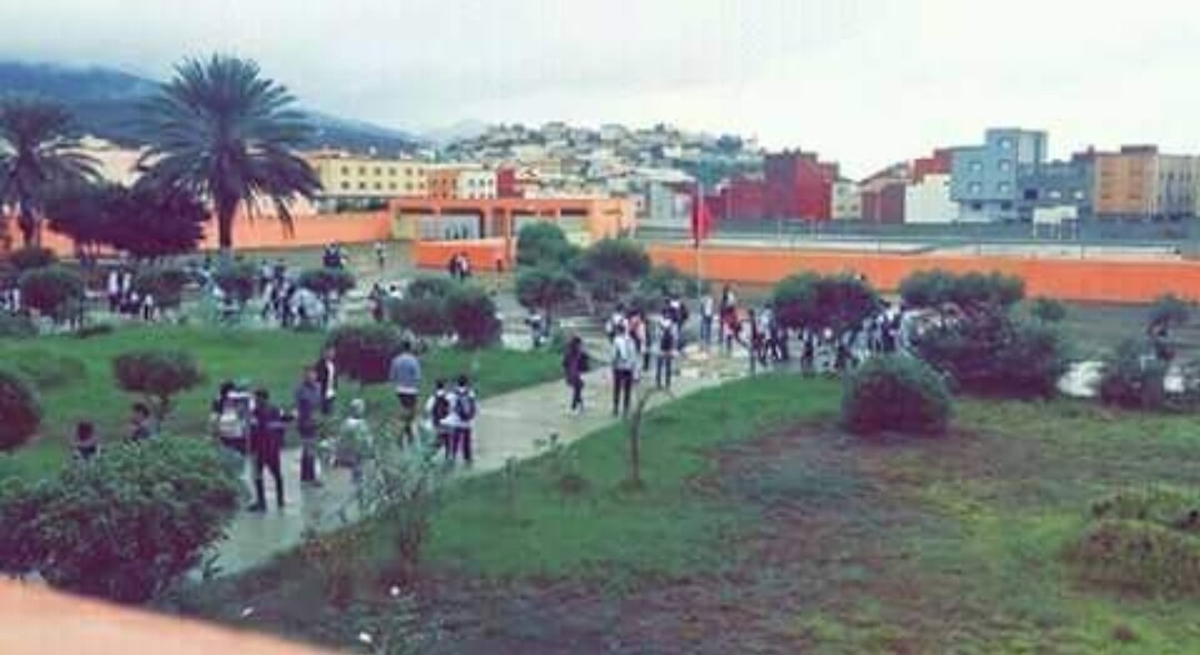 حلول لجنة من وزارة التعليم بثانوية “إبن سينا” بأزغنغان للتحقيق مع المدير بعد تحرشه بالتلميذات بمكتبه وإقتحام غرفهن ليلا