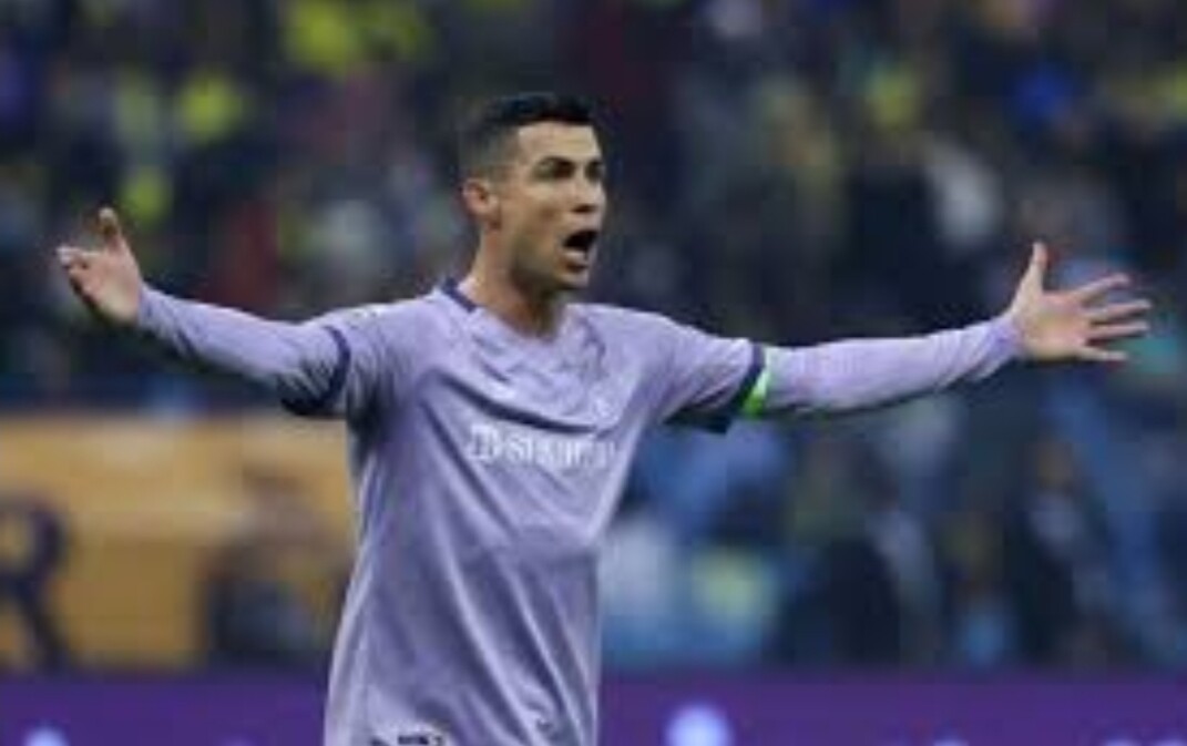 بعد أن إنضم مقابل صفقة خيالية ب 500 مليون دولار … رونالدو “الغاضب” يهدد النصر بالرحيل !