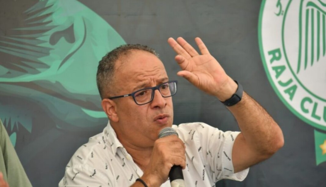 فضح صفقات رئيس نادي الرجاء الرياضي لكرة القدم تدفعه لمقايضة صفحة فايسبوكية