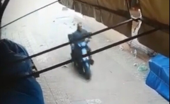 فيديو :  “أخبر الشرطة دون نتيجة” … مواطن يناشد ساكنة الناظور لمساعدته من أجل التعرف على سارق دراجته النارية