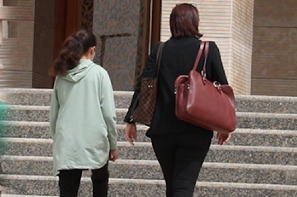 بعد ضجة الحكم الابتدائي المخفف … غرفة الإستئناف الثانية تدين 3 من مغتصبي طفلة تيفلت ب 40  سنة سجنا