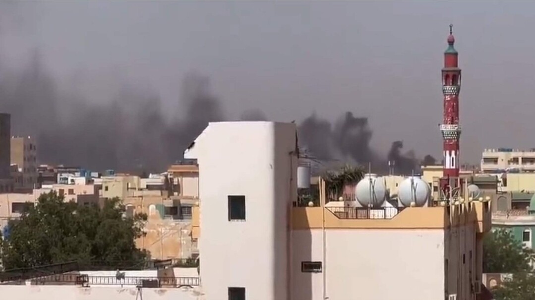 السودان يدخل حرب أهلية.. قوات تعلن سيطرتها على القصر الجمهوري و3 مطارات في مواجهة الجيش الذي يقوده البرهان