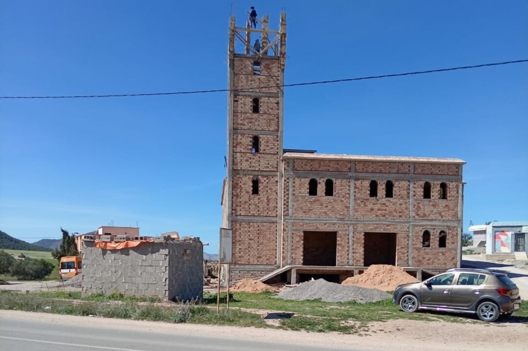 صور :   نداء للمحسنين من أجل المساعدة على استكمال أشغال بناء المسجد “الكبير إبعلوتن” بجماعة بني سيدال لوطا بالناظور