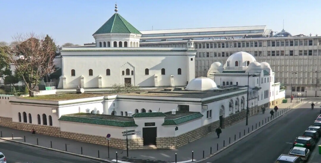 فرنسا تعلن رسميا أن غدا الجمعة هو أول أيام عيد الفطر