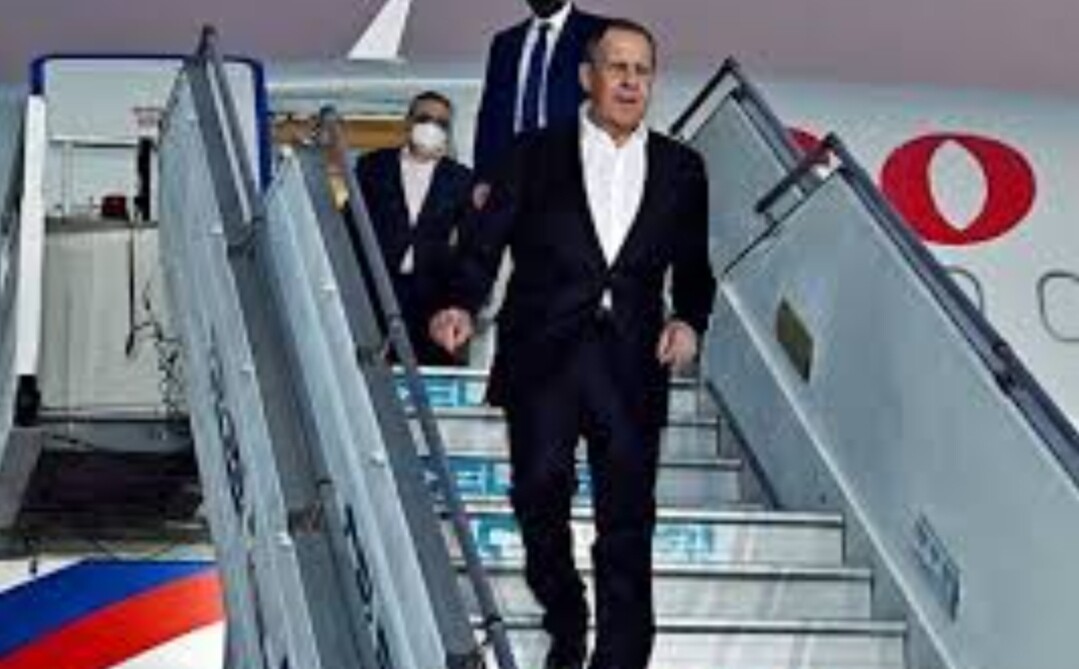 كان على متنها وزير الخارجية الروسي ، طائرة نزلت بالدار البيضاء شحنت ثم طارت