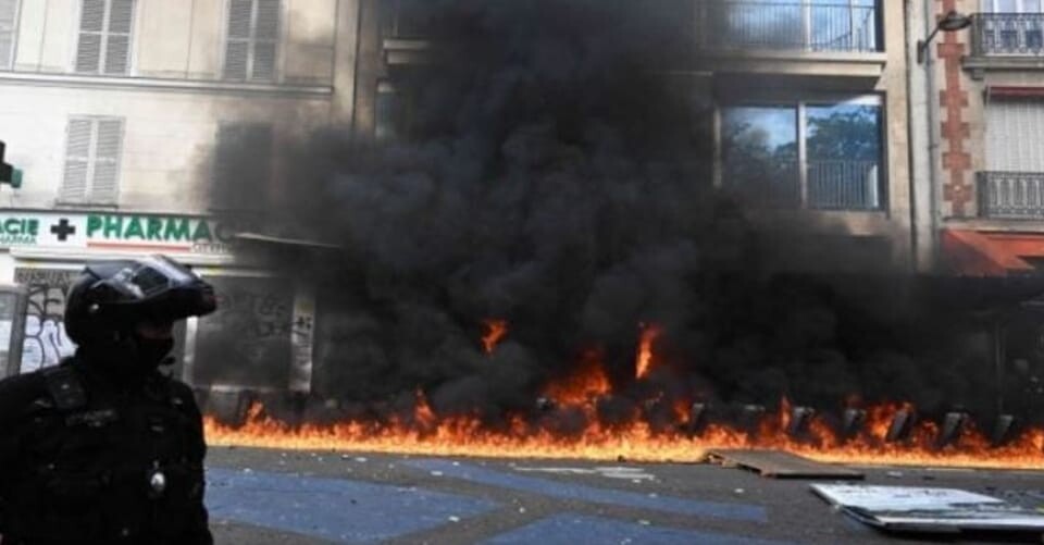 إحراق وتخريب وكالة التجاري وفا بنك المغربية بفرنسا