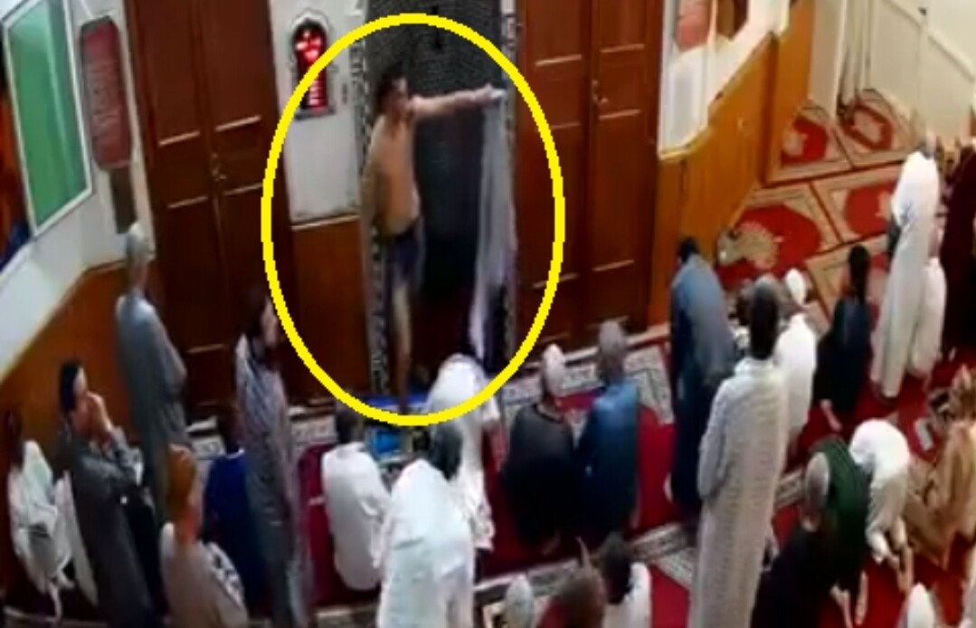 فيديو:    سكران عاري دخل مسجدا بفاس وخاطب المصلين خلال صلاة فجر يومه الإثنين