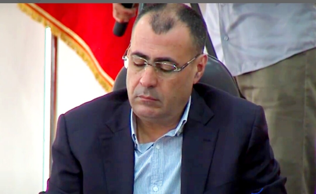 رئيس المجلس الإقليمي للحسيمة يُرغم رئيس جماعة بني بوفراح على الاستقالة