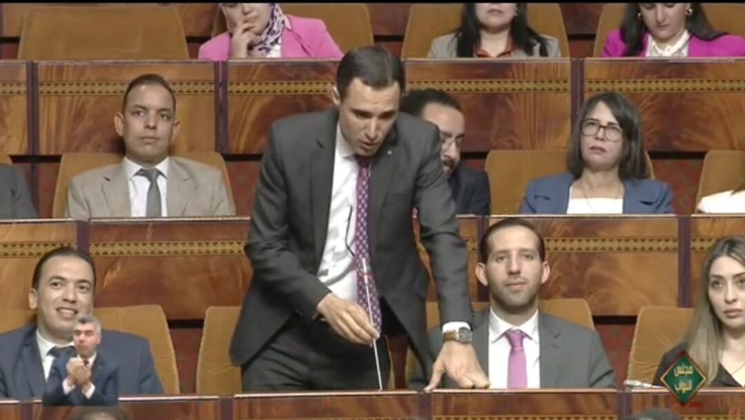 بالفيديو  :     النائب البرلماني الناظوري توحتوح يستعرض ما حققه برنامج فرصة من مشاريع للشباب ، ويطالب بالرفع من نسبة المستفيدين