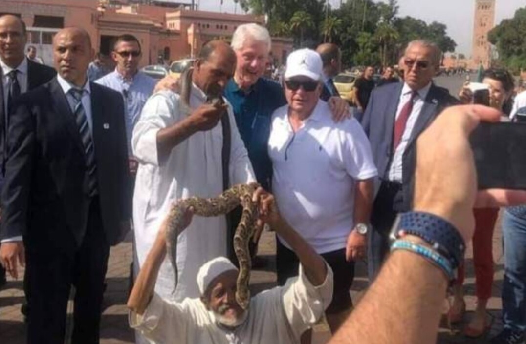 الرئيس الأمريكي السابق “بيل كلينتون” يستمتع بأوقاته في المغرب