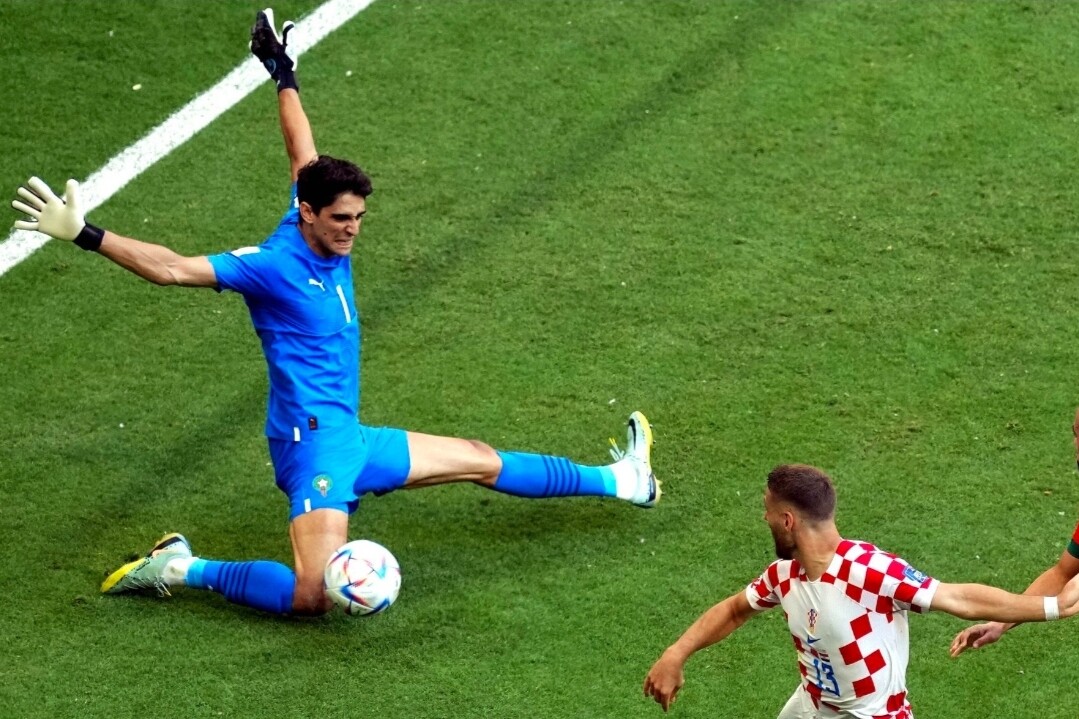 ريال مدريد يخطط لجلب العملاق ياسين بونو