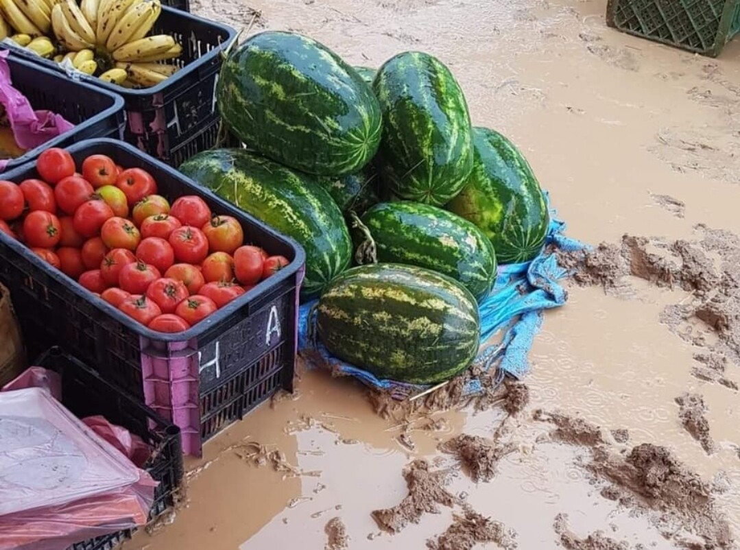 خصصت له ميزانية ضخمة لتهيئته … غرق سوق الدريوش الأسبوعي المتواجد بجماعة أمطالسة بسبب هطول أمطار متوسطة
