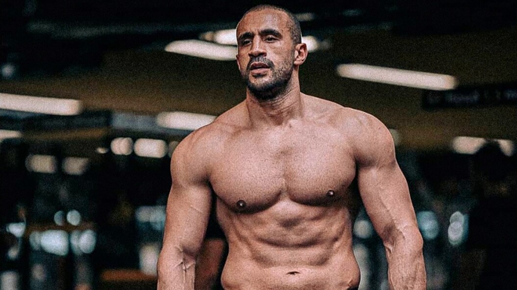 رغم هزائمه المرة والمتتالية … بدري هاري يعود من جديد إلى حلـبة ”كلوري” في نزال بباريس