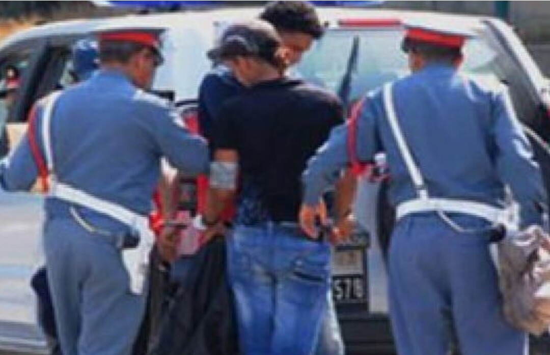 إطلاق سراحه مقابل مليون تسلمها الدرك … توقيف شخص مبحوث عنه داخل سيارة مزورة بجماعة بني أدرار بوجدة