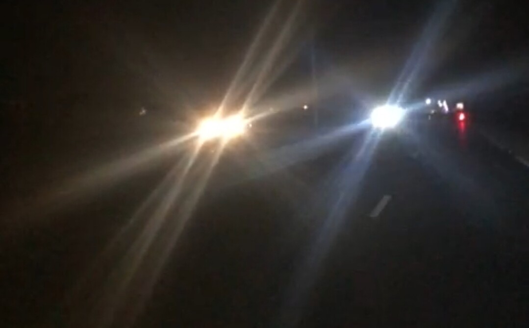 فيديو :    بارونات يقطعون التيار الكهربائي بجماعة سلوان لتمرير شحنات الحشيش إلى ساحل بوعرك