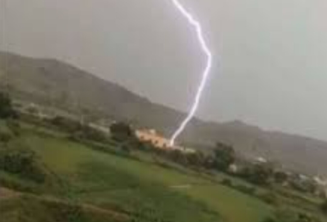 صاعقة رعدية تقتل طفل في السابعة من عمره بضواحي ميدلت