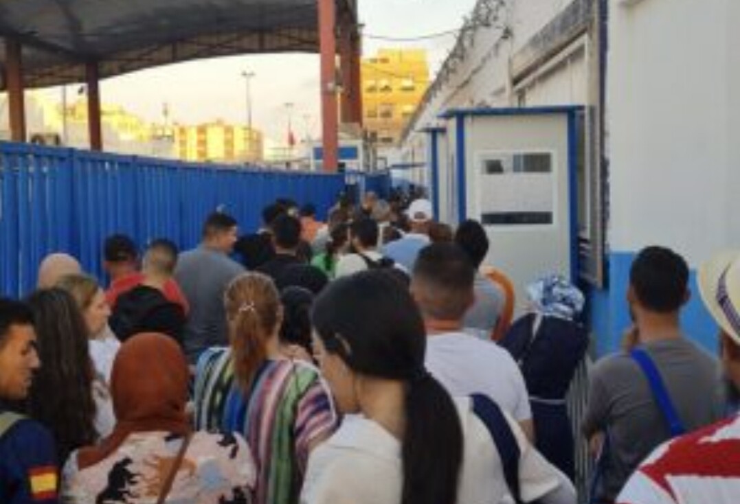 مسؤول :     ضعف صبيب الانترنت وتقادم شبكة الاتصالات يتسبب في إكتظاظ عند مكاتب الشرطة بمعبر بني أنصار مع مليلية