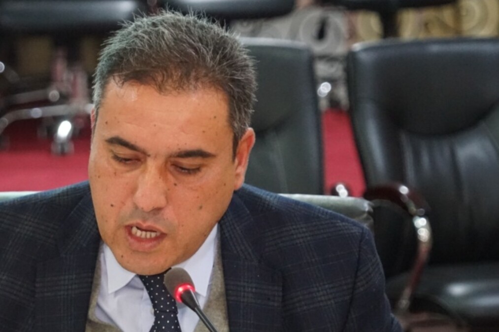 عضو بالمجلس الإقليمي للناظور يكشف المستور ويصف الرئيس والأعضاء بالغير القادرين على التسيير والتدبير