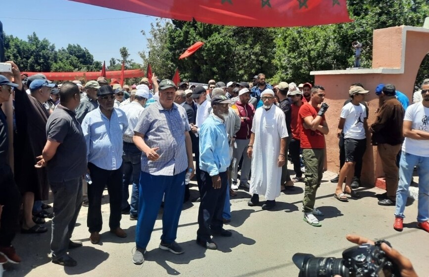 سابقة إفراغ مسكن عقيدين ( كولونيل ) في الجيش والساكنة تحتج على السلطات