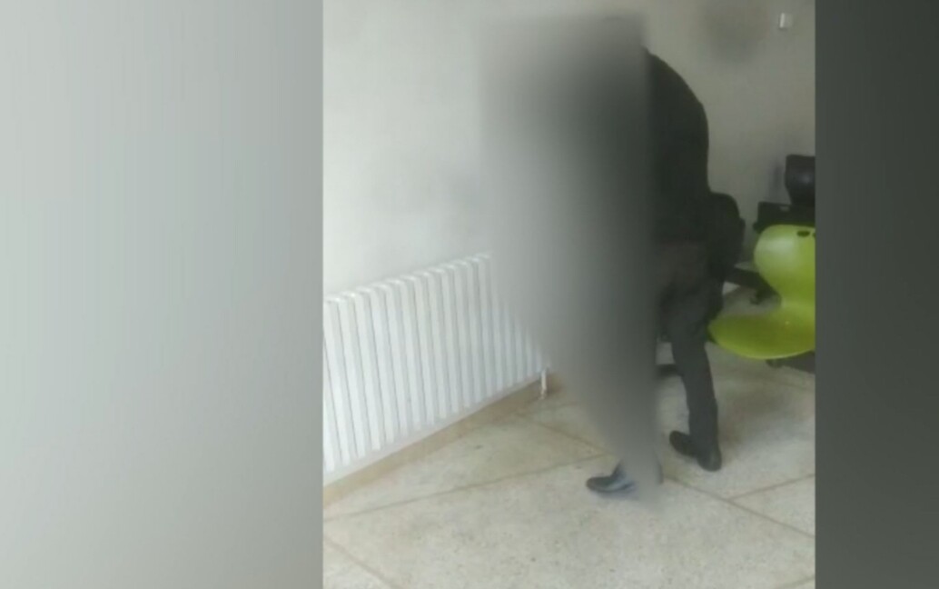 التبول على مغربي يقود خمسة ضباط شرطة إلى السجن