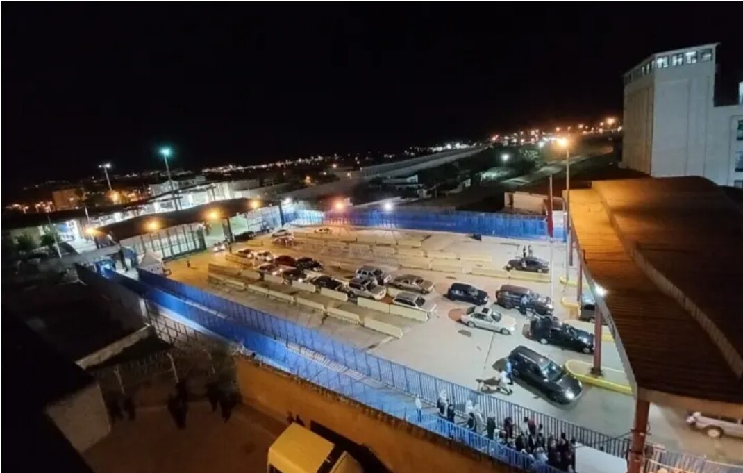 اتهامات للمغرب بعرقلة فتح حدود مليلية وسبتة ، وإسبانيا تعترف بتعقيداتها