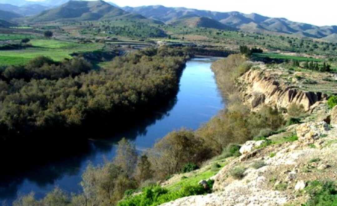 إكتشاف كمية كبيرة من الغاز في نهر ملوية الذي ينبع من جبال الأطلس ويصب في البحر المتوسط بإقليم بركان