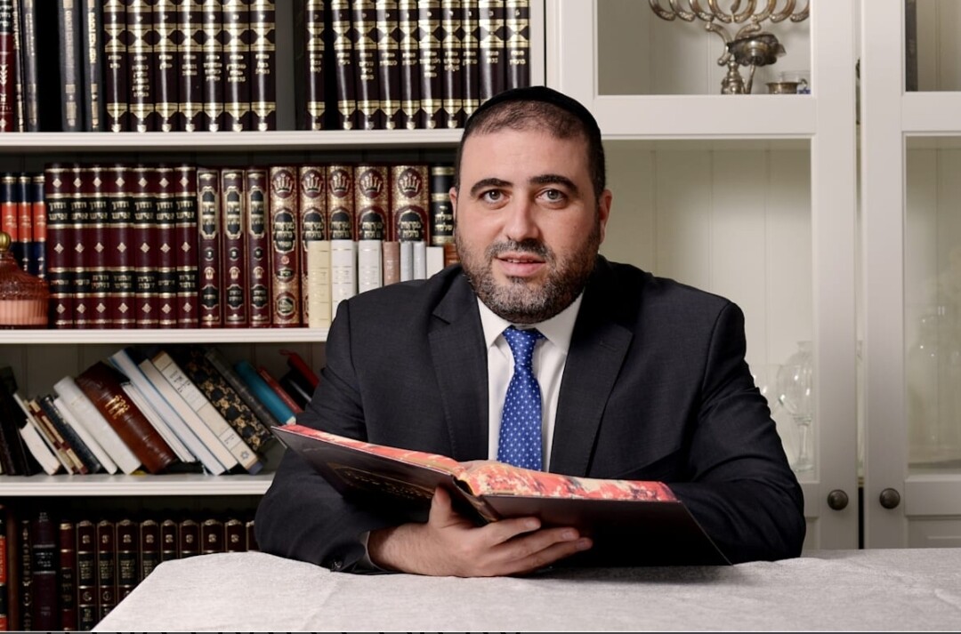 فيديو :     وزير الداخلية الإسرائيلي يؤم بالمصلين في الدار البيضاء للدعاء للملك محمد السادس