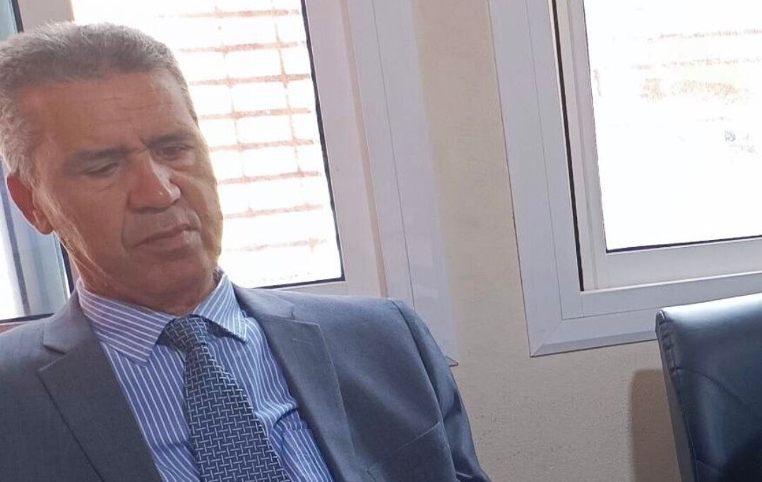 بتواطؤ من الباشا … إحتلال الشاطئ من طرف مكتري المظلات يعود لجماعة رأس الماء بالناظور