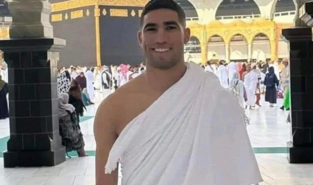 حكيمي يؤدي مناسك الحج والمغاربة متخوفون من دفن نجوميته بالدوري السعودي الضعيف