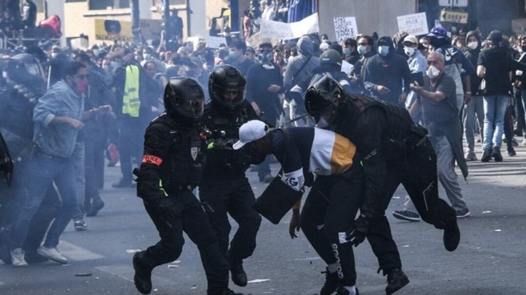 الأمم المتحدة توجه إنذارا شديدا لفرنسا بخصوص عنصرية شرطتها وتطالبها بمعالجة الأمر قبل فوات الأوان