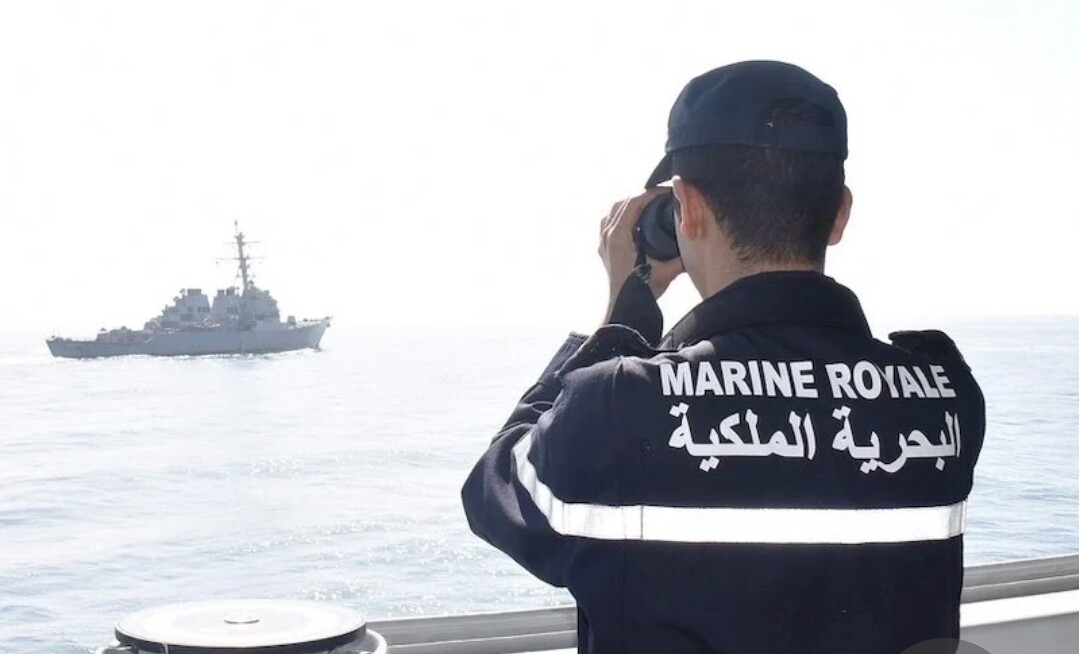 خطير :      الضابط المكلف بردار المراقبة التابع للبحرية الملكية بجماعة بني شيكر بالناظور يتواطأ مع بارونات المخدرات