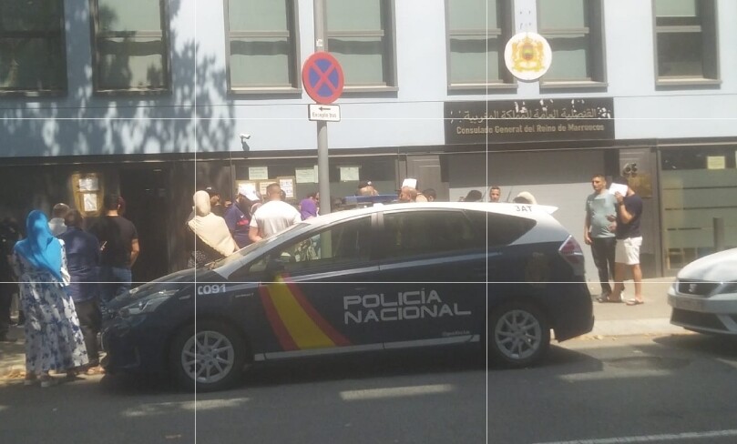 فيديو :    فوضى كبيرة داخل القنصلية المغربية ببرشلونة وتدخل للشرطة الإسبانية لطرد أفراد الجالية المتضررين من سوء الخدمات