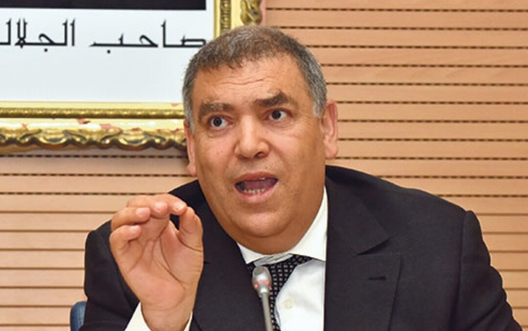 وزير الداخلية يتهم وزارة المالية بحرمان موظفين وأعوان خدمة مغاربة من التعويض