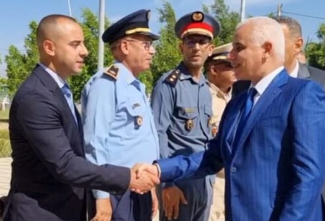 فضيحة :    خصص مصورين ل “اللقطة” … القايد عبروق يتقمص دور عامل الدريوش خلال زيارة وزير الصحة والحماية الاجتماعية للإقليم