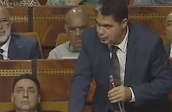 البرلماني الفتاحي يهاجم وزير الصحة بعد زيارته لمستشفى الدريوش ويصف تأنيبه للأطباء بـ”المسرحية”