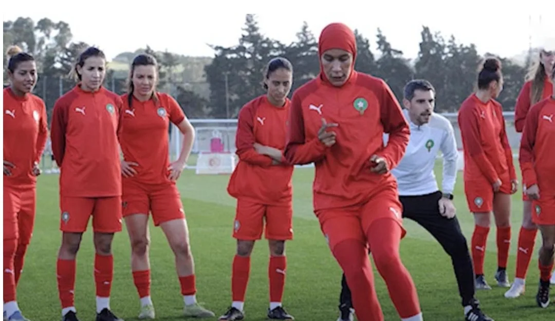 لاعبة المنتخب المغربي لكرة القدم بنزينة أول لاعبة سترتدي الحجاب بكأس العالم للسيدات