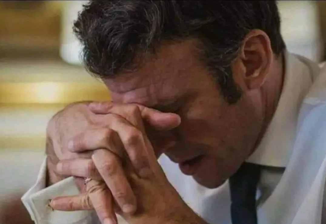 لوموند :      ماكرون يختفي بعد إدراكه أنه لا يقوى على الخروج من المتاهة !