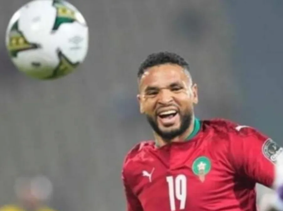 صورة :   “كأنه تعرض للمجاعة” … عودة النصيري من العطلة إلى إشبيلية بجسد نحيل تثير استغراب الإسبان