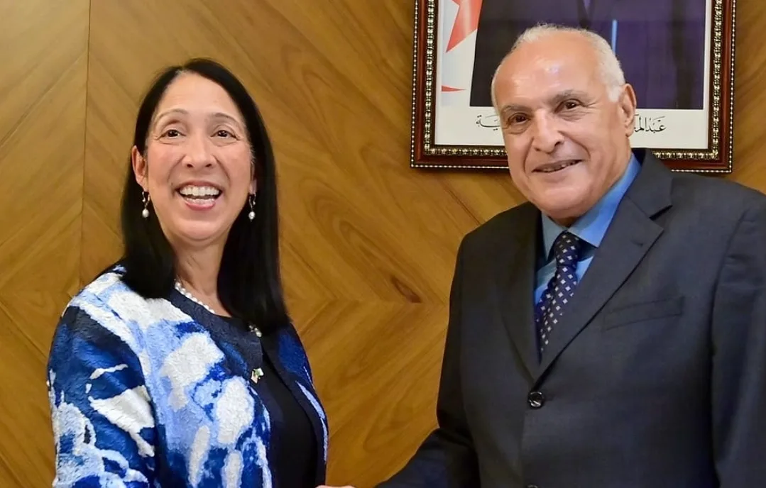 مسؤولة أمريكية أبلغت وزير الخارجية الجزائري تعازي الولايات المتحدة في قتلى الحرائق ،  والأخير يفضل مناقشة ملف الصحراء المغربية