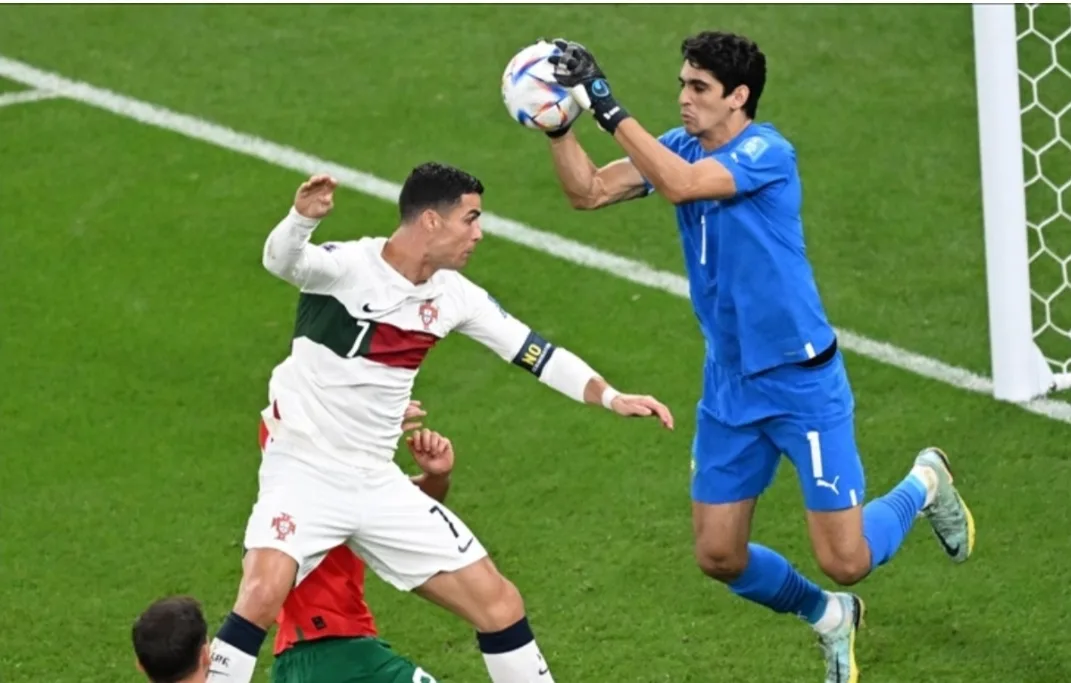 ريال مدريد يشترط على بونو عدم المشاركة في كأس إفريقيا رفقة المنتخب المغربي للتعاقد معه