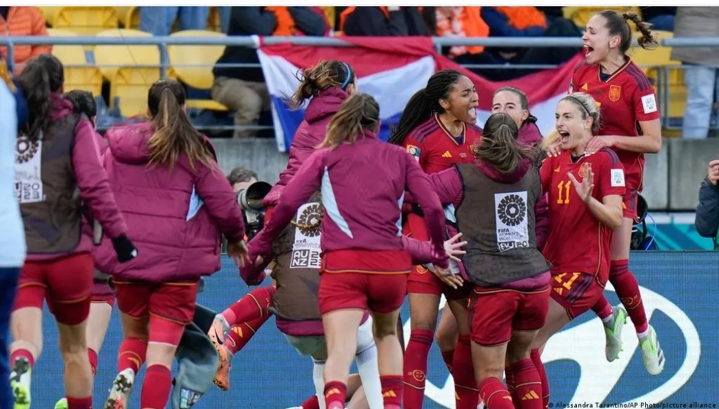المنتخب الإسباني يخلق المفاجأة ويتأهل إلى نهائي كأس العالم للسيدات