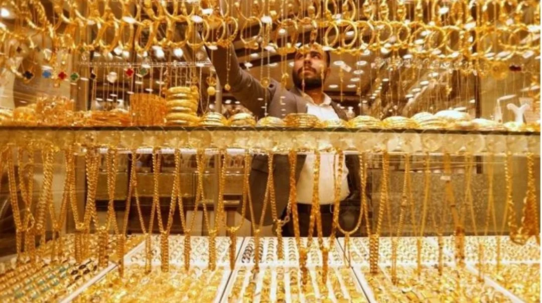 فرقة الجمارك تقتحم قيسارية للذهب وتعتقل 3 تجار بسبب الغش