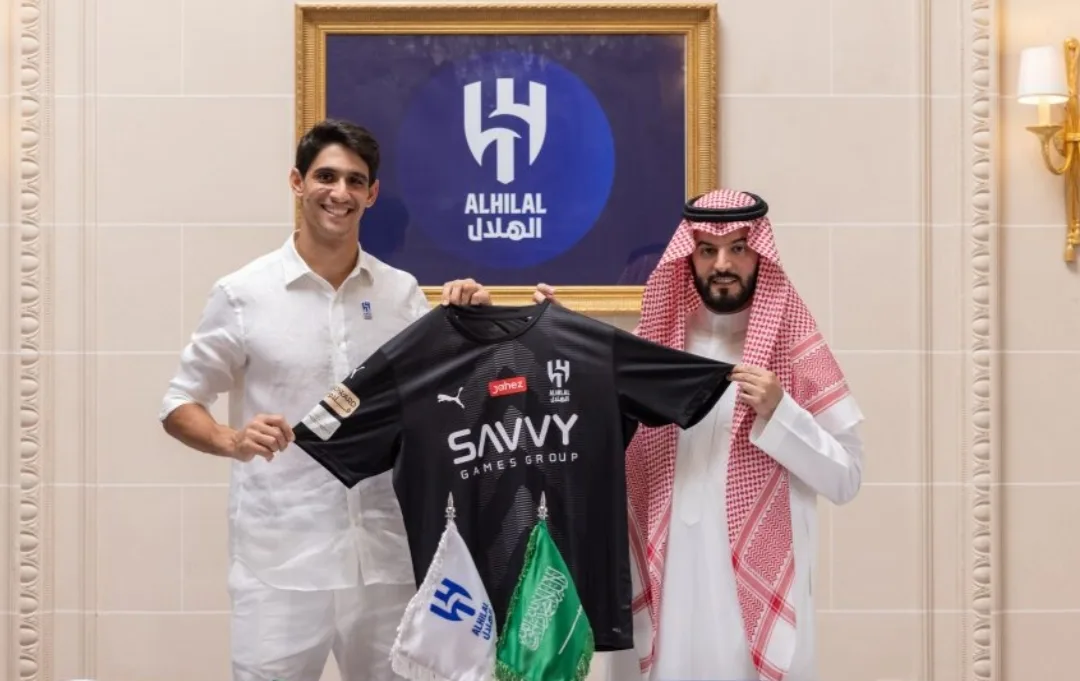 السعوديون مبتهجون بإنضمام بونو لحراسة مرمى الهلال … والمغاربة مستاؤون من إختياره !