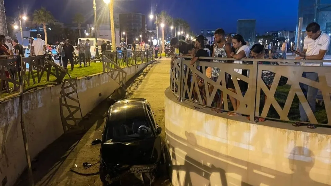 سيارة مجنونة تدهس عائلة بكورنيش طنجة وتخلف قتيل وجرحى بينهم