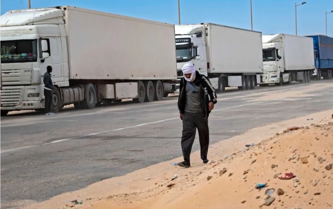 إصابة سائقين مغاربة على حدود النيجر بمرض الملاريا الفتاك ومناشدة الخارجية لإنقاذهم